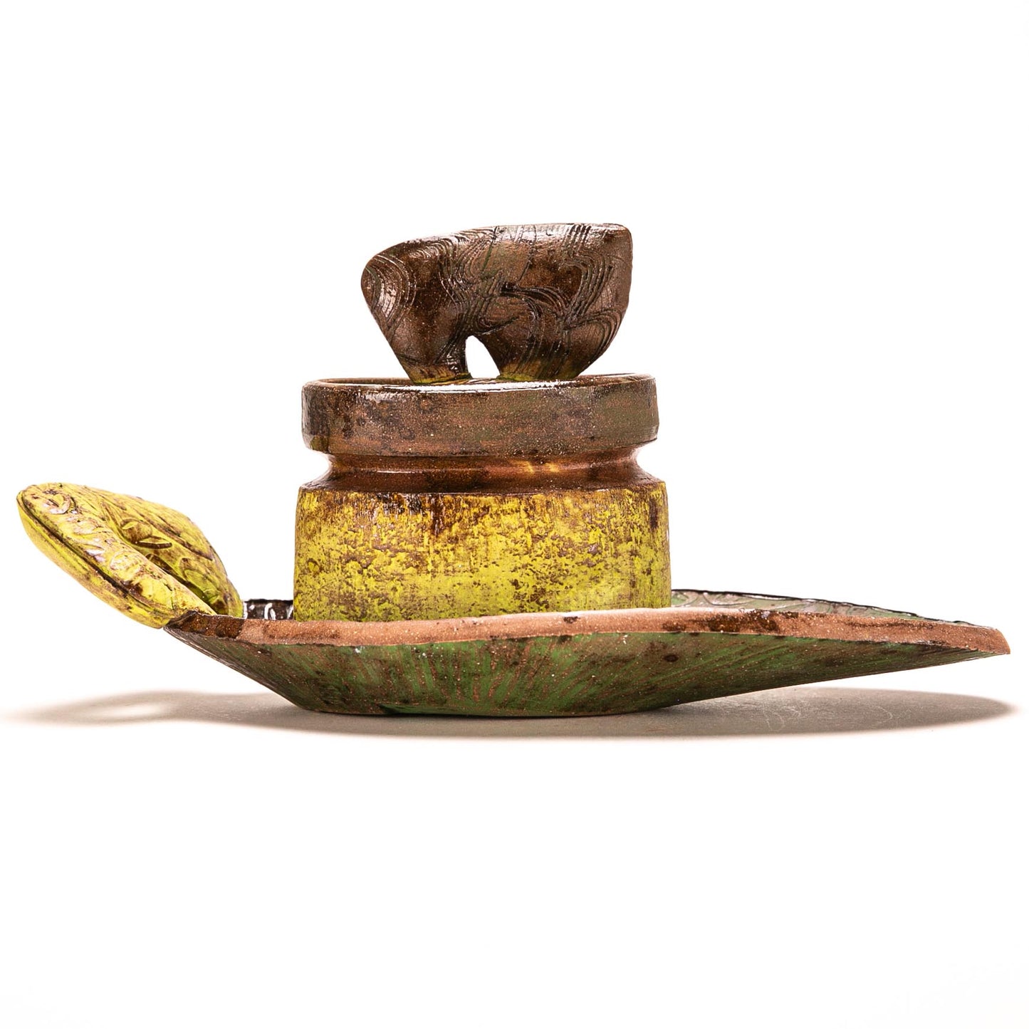 lidded 'stachio snacker