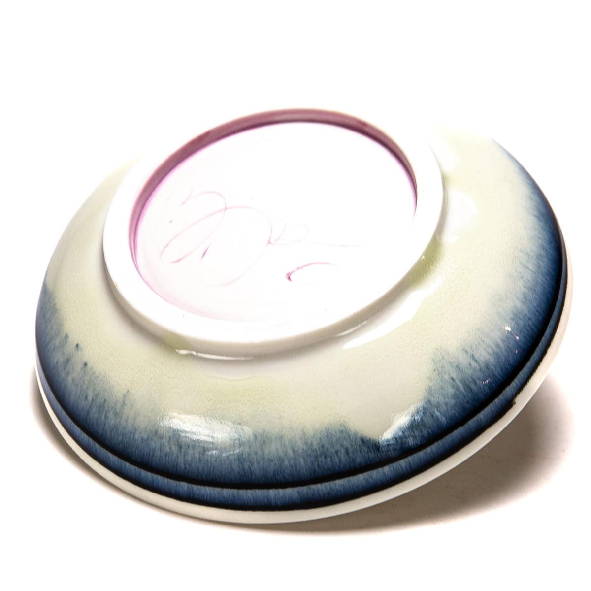 Medium-Large Low-Wide